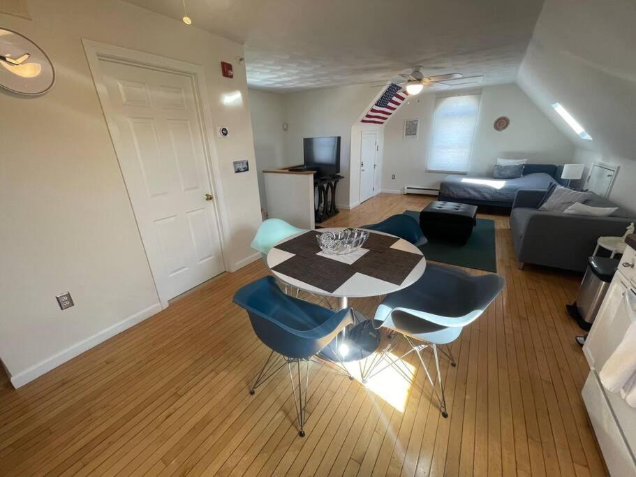 Cozy Condo With All Perks & Parking Close To Encore Casino Everett Экстерьер фото